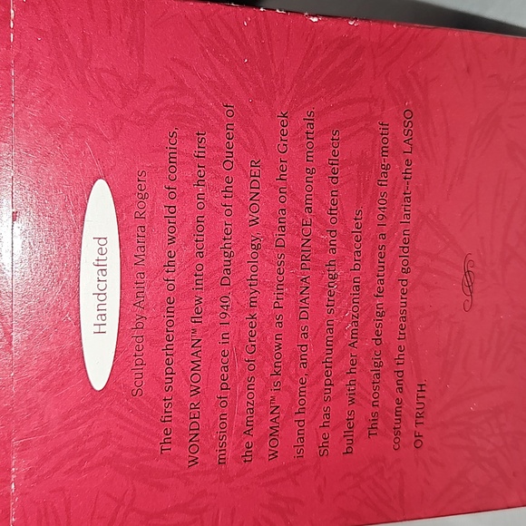 Hallmark Wonder Woman Christmas ornament - Picture 4 of 6